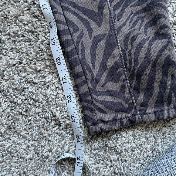 White House Black Market the Skinny Crop Sz 2 gently used condition - Picture 7 of 7